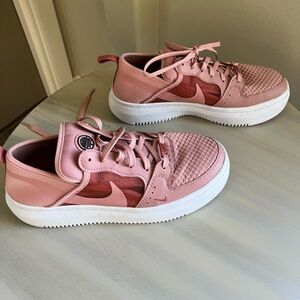 NIKE platform sneakers women’s 10. Adorable pink comfortable and cute.